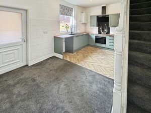 Kitchen Diner- click for photo gallery
